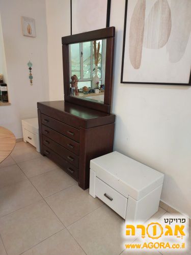 כוננית + 2 שידות