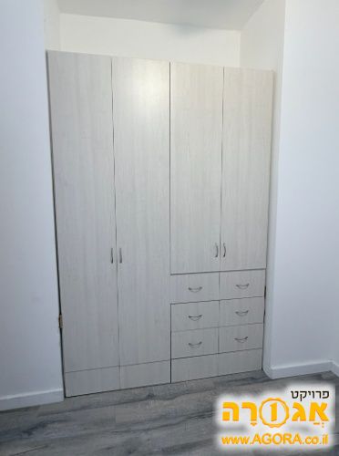 ארון בגדים