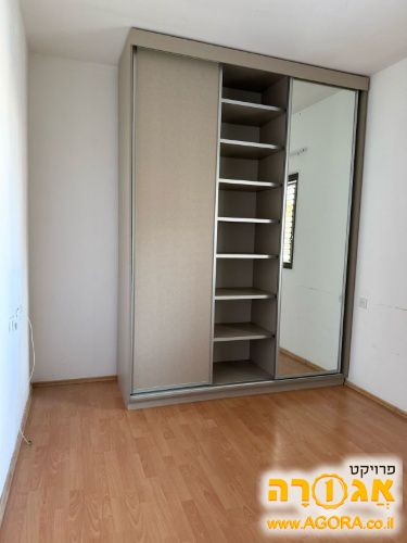 ארון בגדים