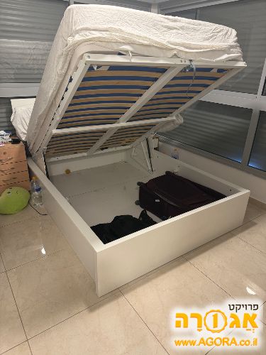 בסיס מיטה עם איחסון Malm מאיקאה