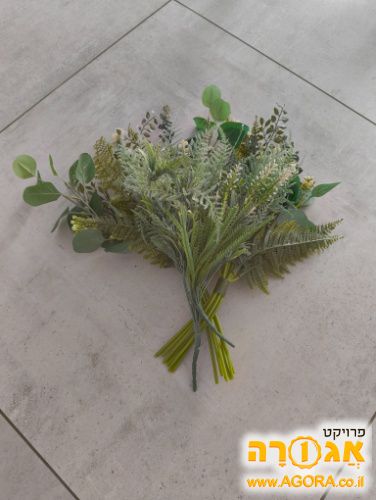 ענפים מפלסטיק