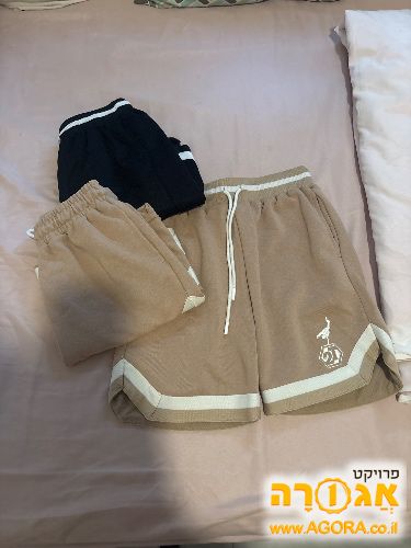 מכנסיים קצרים לבנים