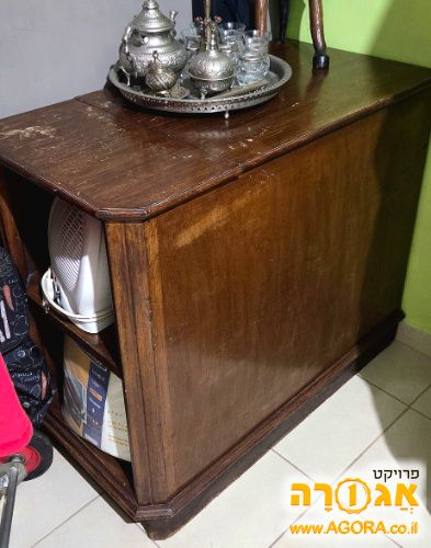 ארונית אחסון עתיקה