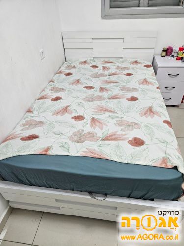 מיטה וחצי ללא מזרון