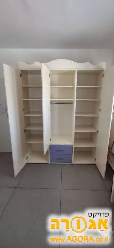 ארון חדר ילדים 3 דלתות ו2 מגירות