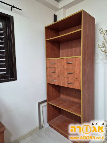 סט של כוננית +שולחן כתיבה ומגירות