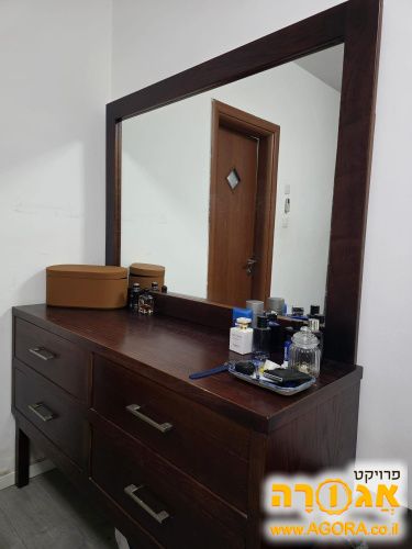 🎁 למסירה בחינם !! קומודה מעוצבת עם מראה