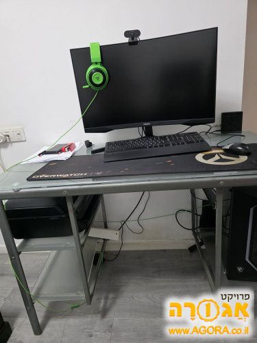 שולחן מחשב איכותי ומעוצב עם פלטת זכוכית