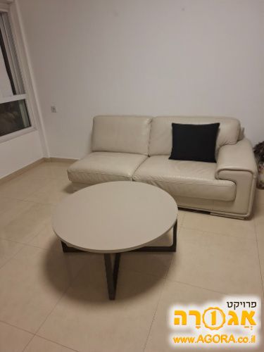 ספה ושולחן