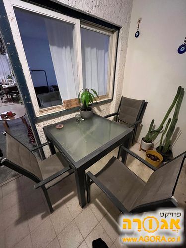 4 כיסאות חוץ