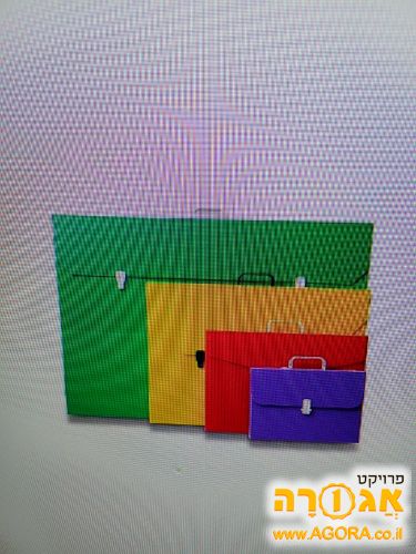 מחפשת תיקיה חצי גליון גדולה