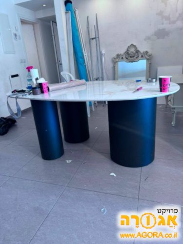 שולחן