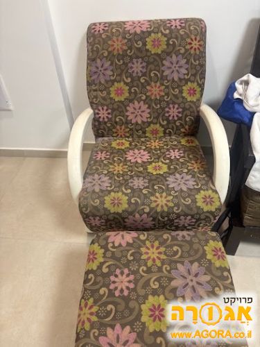 כורסת וינטג' פרחונית