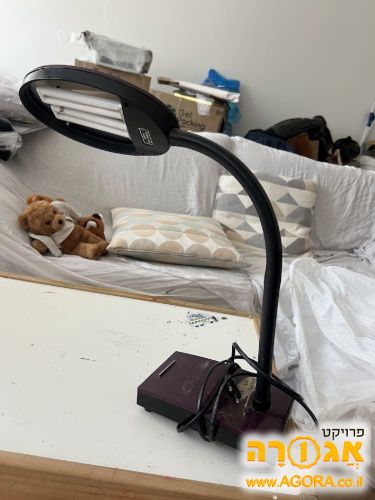 מנורת שולחן