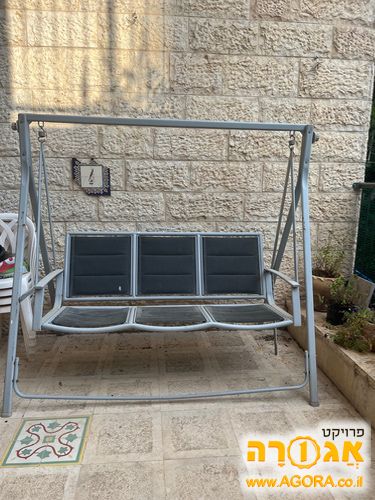 נדנדת חצר