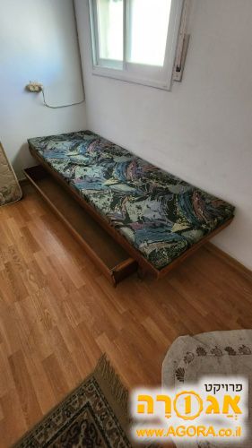 מיטת נוער עם ארגז מצעים