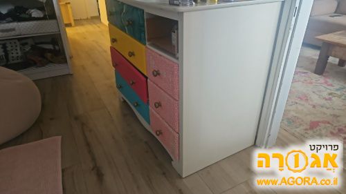 כוננית שידה