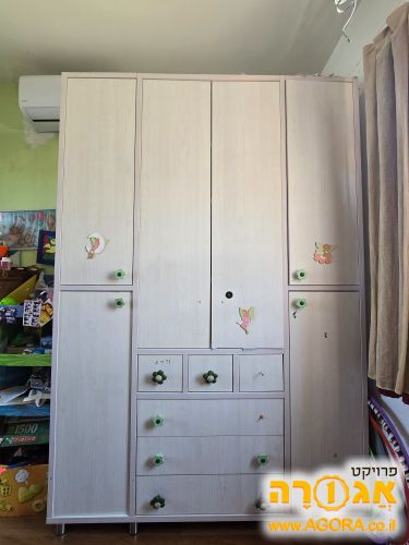 ארון עץ