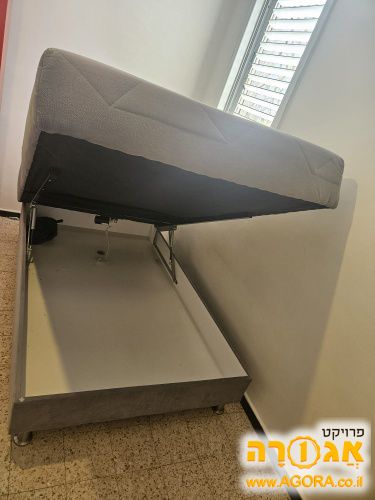2 מיטות וחצי חשמלוית