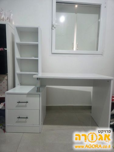 שולחן כתיבה עם כוננית לילדים