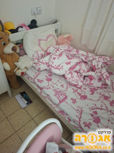 מיטת יחיד מעץ עצמלה