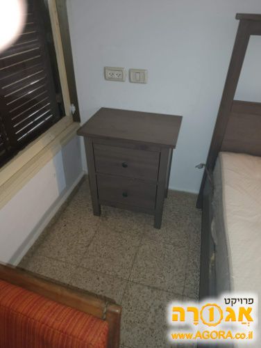 שידה למיטה