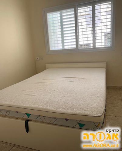 מיטה זוגית לבנה עם ארגז מצעים ללא מזרון