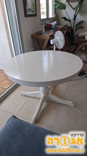 שולחן אוכל ל4 שנפתח ל6 מקומות