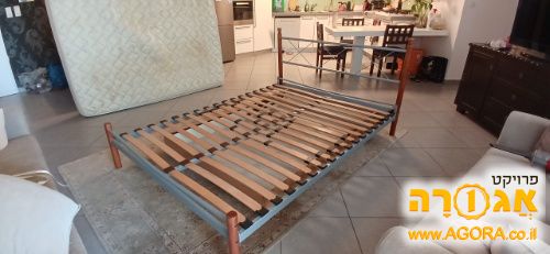 מיטה בסיס עם ארגז מצעים