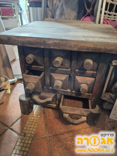 ארונית בסגנון עתיק