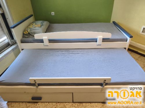 מיטת ילדים ומיטת חבר