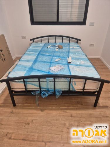 מסגרת למיטה זוגית