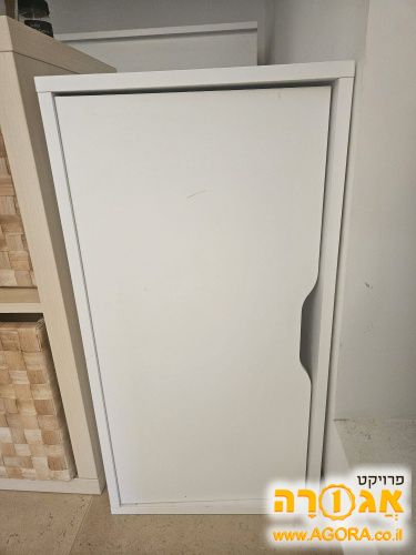 ארונית לבנה