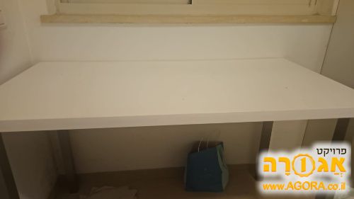 שולחן לבן