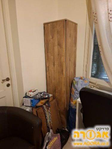 ארון צר