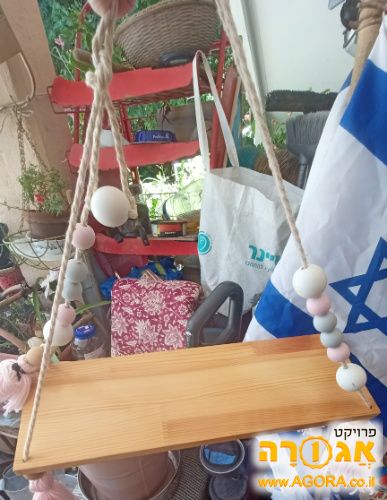 נדנדה מעץ
