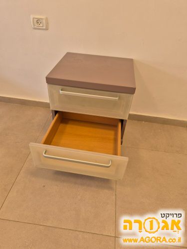 כוננית מגירות