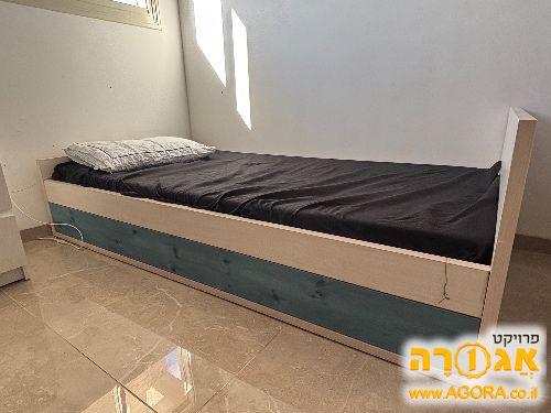 מיטת יחיד עם ארגז מצעים במצב טוב