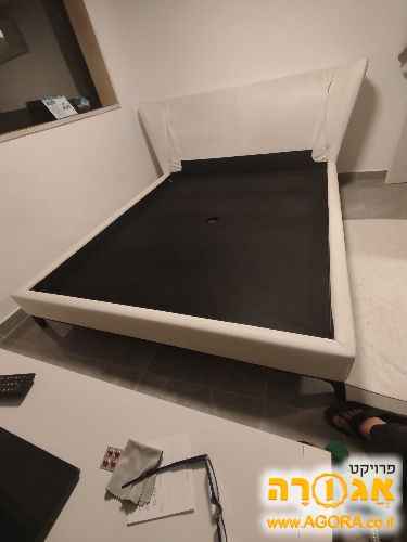 בסיס למיטה זוגית ד"ר גב צבע שמנת