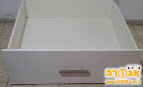 מגירה גדולה עם גלגלים לאחסון מתחת למיטה