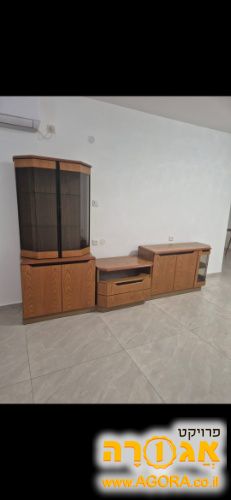 מזנון מעץ