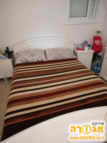 מיטה זוגית ושידות