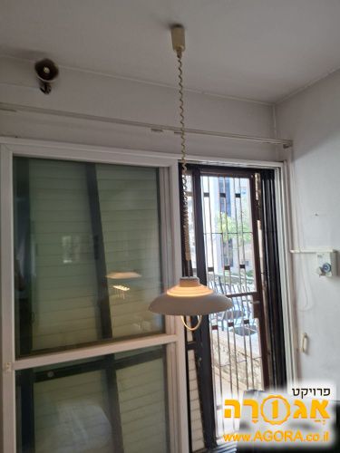 מנורה תלוי