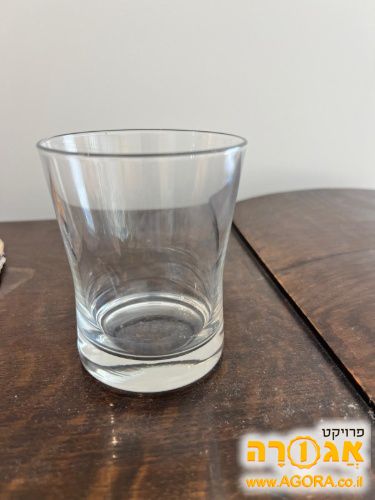 כוסות מים