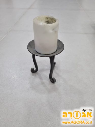 מעמד מתכתי לנר