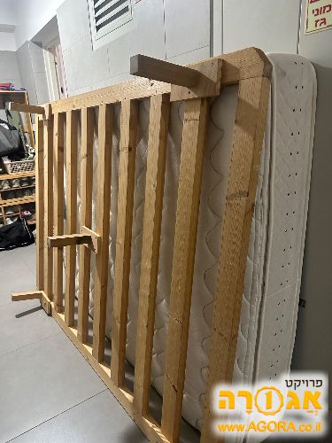 מיטה ומזרון במצב טוב