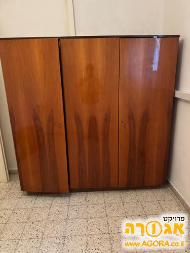 ארון 3 דלתות וינטג' מרווח