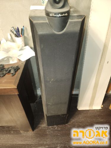 רמקולים רצפתיים גדולים עובדים