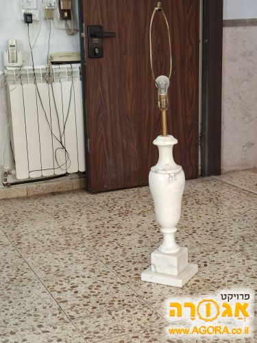 מנורת שולחן שיש