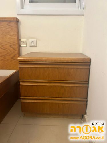 2 שידות מגירות